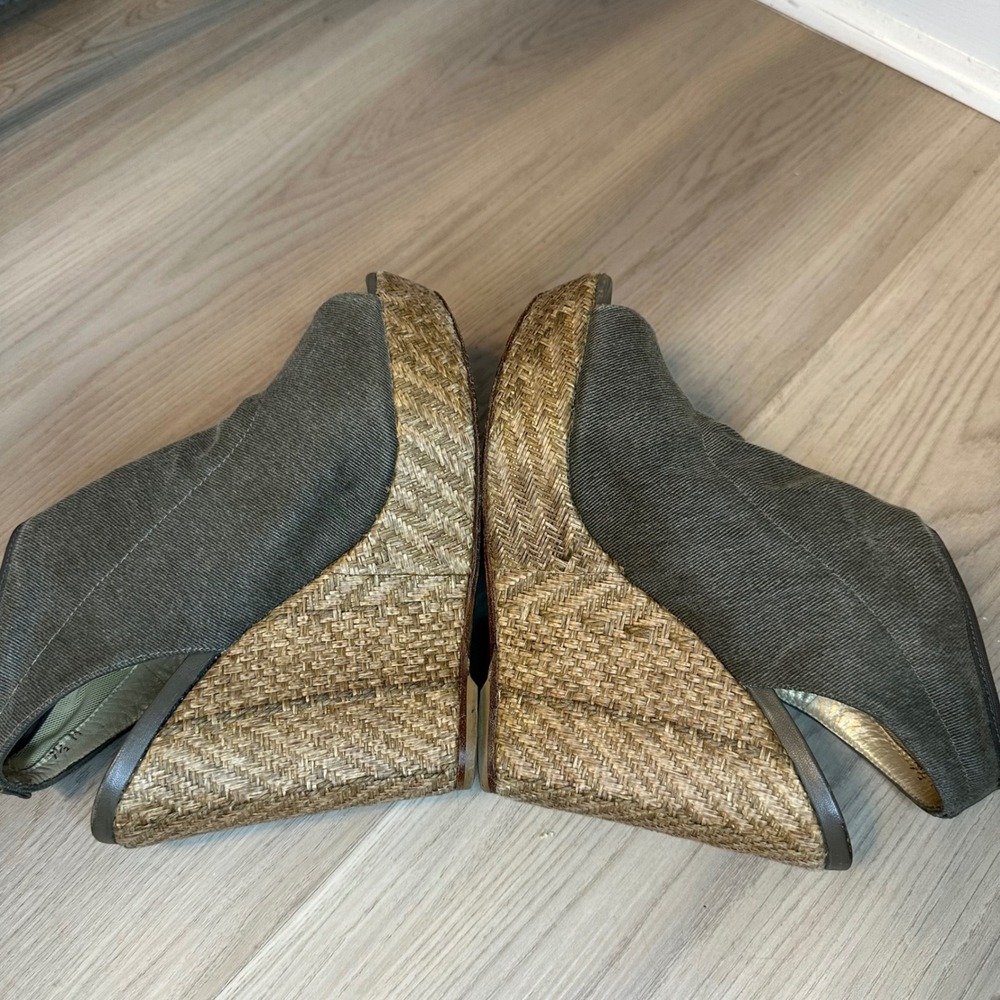 Stuart Weitzman‎ Glover Women's Size 7 Charcoal Stretch Wedge Platform Sandals - Picture 8 of 9